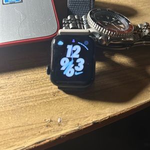 Apple Watch SE (2nd Gen) [GPS + Cellular 40mm] Smartwatch